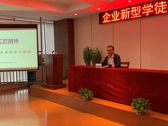 房间里的餐厅描述已自动生成